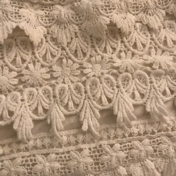 White, mid-rise lace shorts - Picture 2 of 3